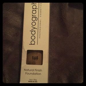 Bodyography Natural Finish Foundation in shade 165